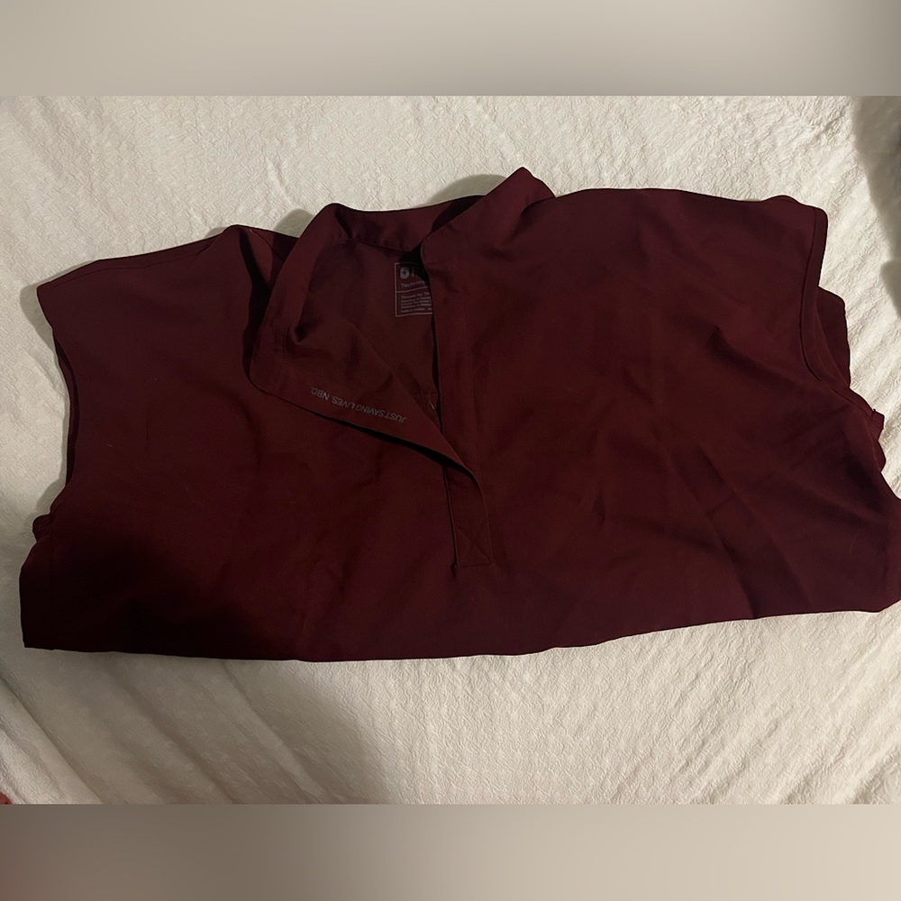 Figs. Rafaela scrub top. Size medium. Burgundy.